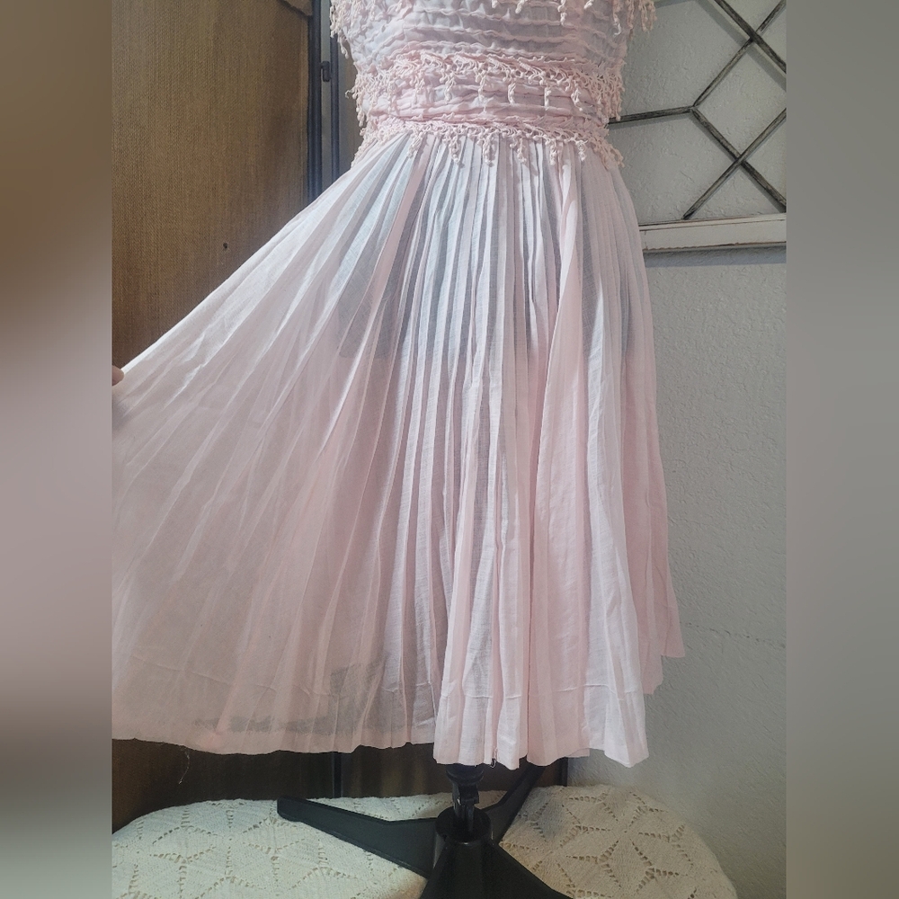 Vintage 1950's Light Pink CARLYE Boot Neck Cotton Lace Bodice Formal Midi Dress. - Picture 3 of 13